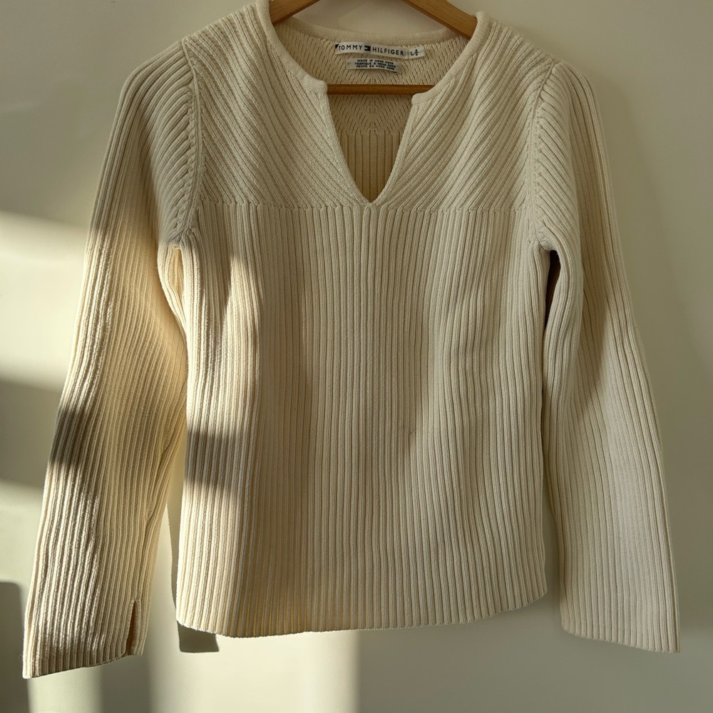 Tommy Hilfiger Women's Cream Ribbed V-Neck Pullover